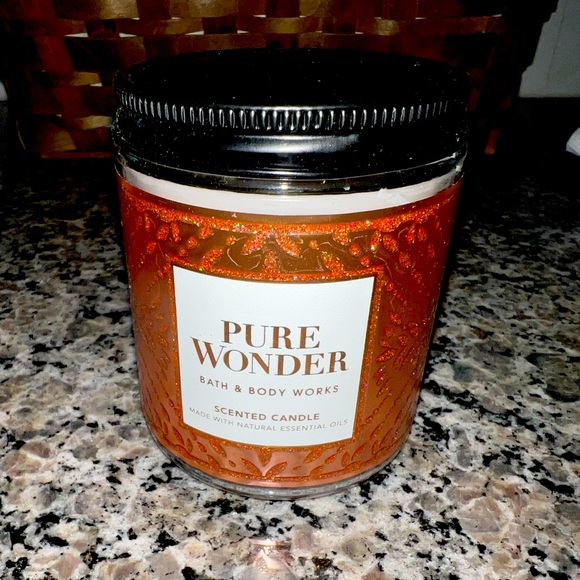 Bath & Body Works Candle - Pure Wonder -NEW!! - Picture 1 of 2